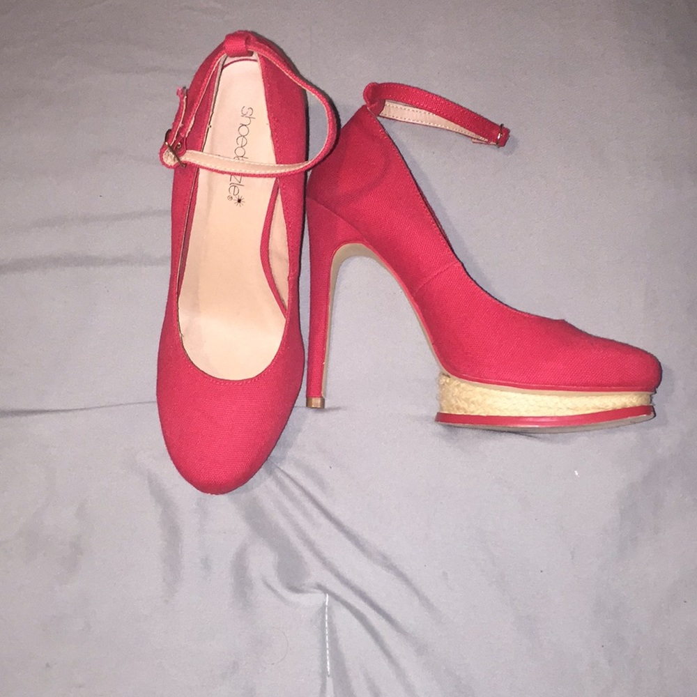 Red heels - Picture 2 of 8